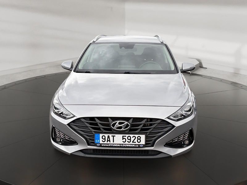 Hyundai i30 (2023) COMFORT 1.0TGDI 88kW CZ DPH - fotka 2 z 11