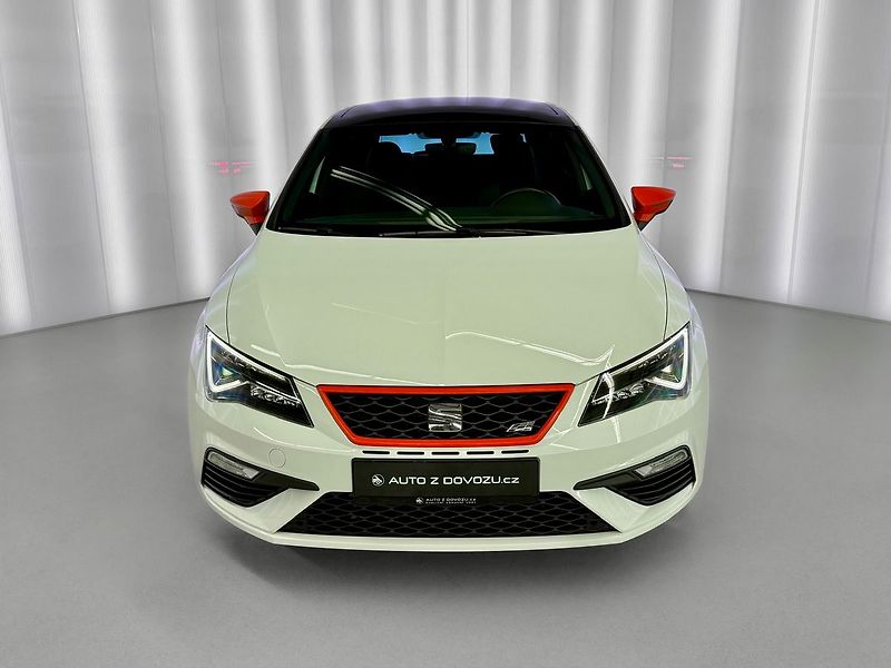 Seat Leon Cupra 300 2.0 TSI, 221 kW / 30 - fotka 3 z 25