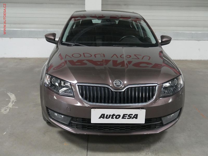Škoda Octavia (2013) 1.6 TDi, ČR, Sport, bixen, - fotka 2 z 21