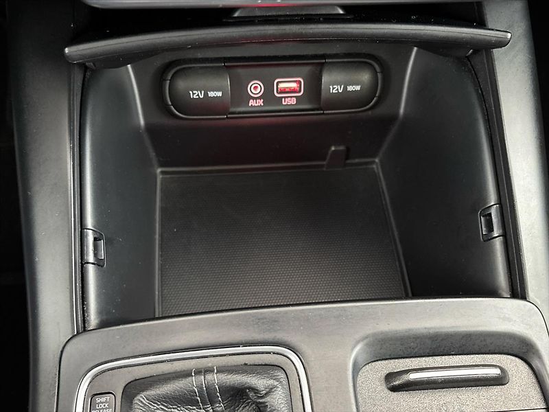 Kia Sorento Exclusive 6AT 4x4 2,2 CRDi - fotka 21 z 42