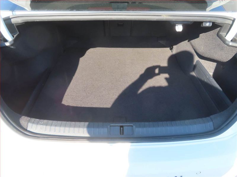 Volkswagen Passat (2017) 2.0 TDI, Automat, Navi - fotka 14 z 22