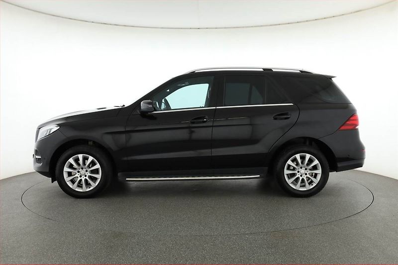 Mercedes-Benz GLE (2016) 350 d, 4X4, Automat - fotka 3 z 19