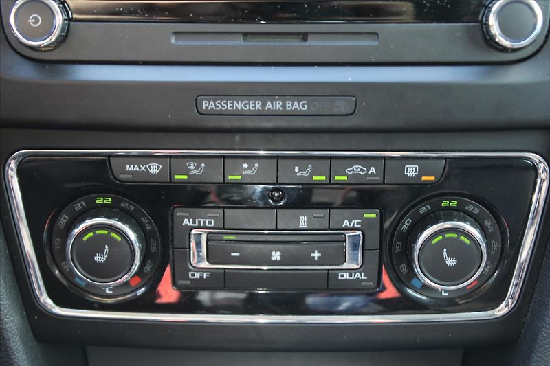 Škoda Superb 3.6 FSI 4x4 L&K NAVI DPH ČR - fotka 18 z 25