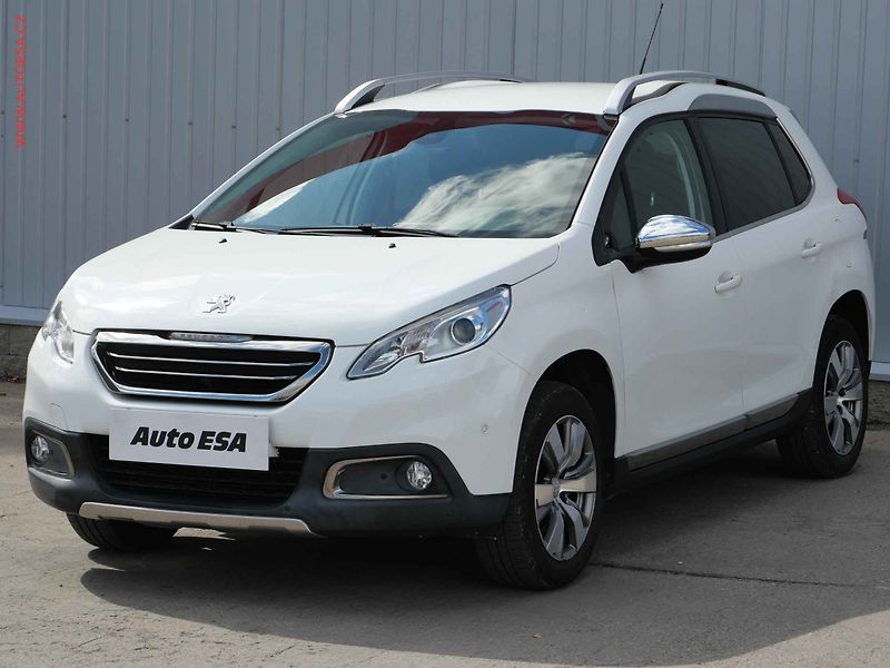 Peugeot 2008 (2015) 1.2 PT, 1.maj,ČR, Allure, AC - fotka 3 z 19