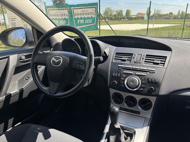 Mazda 3 1.6 CE - fotka 21 z 27
