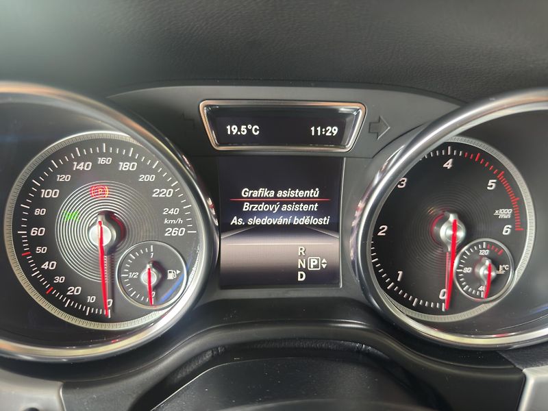 Mercedes-Benz GLS (2018) 350 4MATIC - fotka 13 z 29