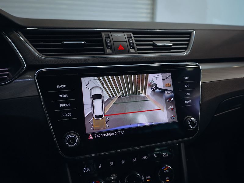 Škoda Superb 2.0 TDI 147kW Style DSG - fotka 15 z 24