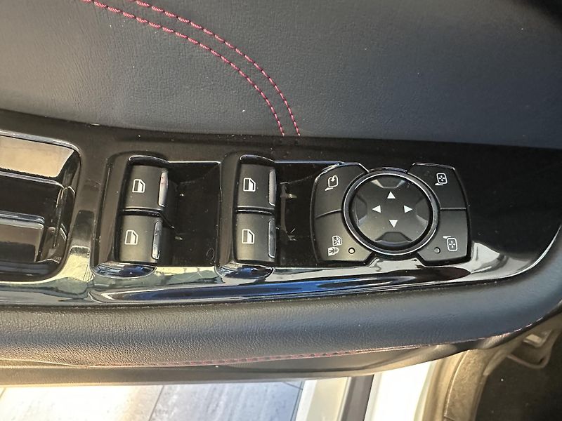 Ford S-MAX ST-Line 2.0 EcoBlue 190k aut.  - fotka 23 z 34