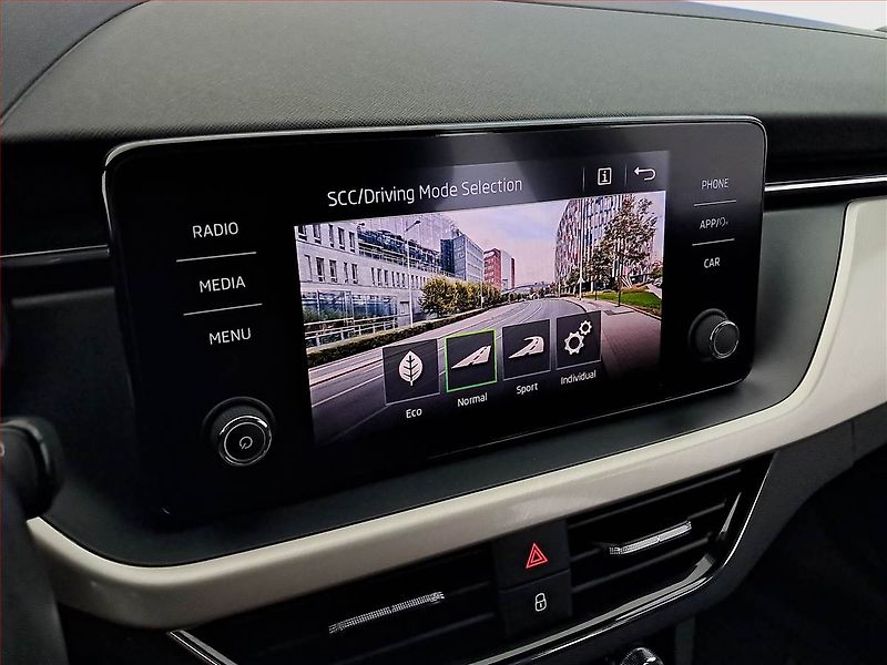 Škoda Scala (2019) 1.0 TSI, Tempomat - fotka 17 z 20