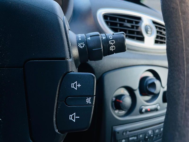 Renault Clio 1.2i 55KW MANUÁL 1MAJITEL  - fotka 37 z 42