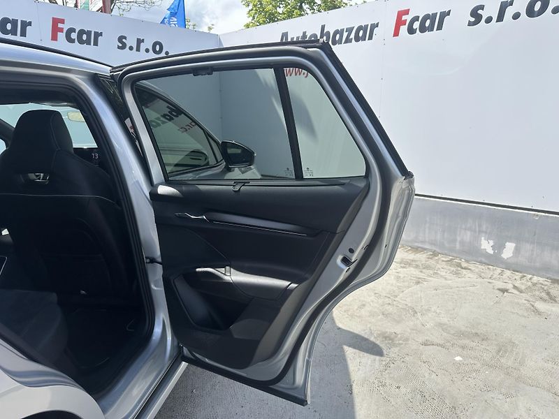 Škoda Enyaq (2023) 80x 195kW SportLine 4x4 - fotka 15 z 30