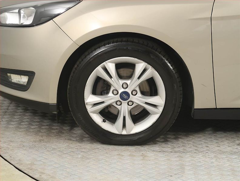 Ford Focus (2016) 1.0 EcoBoost, Vyhř. sedaček - fotka 14 z 16