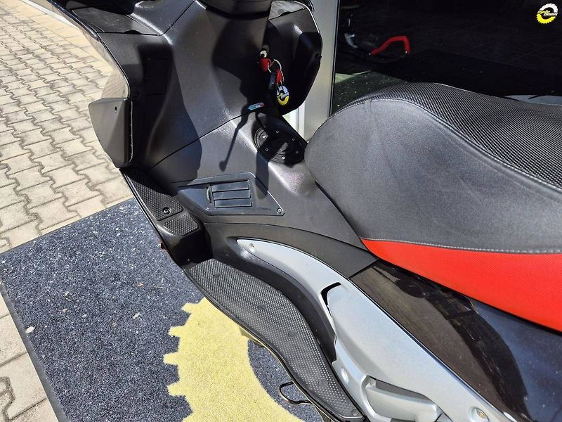 Aprilia SR Max 300 (2012) - fotka 17 z 23