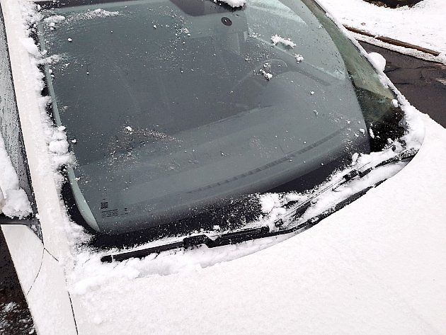 Jedním z nejčastějších triků, jak zabránit přimrznutí stěračů, je jejich zvednutí., zdroj: Deník/Edvard D. Beneš