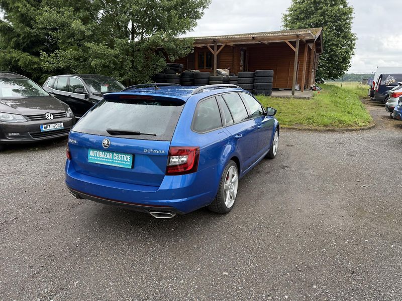 Škoda Octavia 2.0 TDI RS - fotka 6 z 25