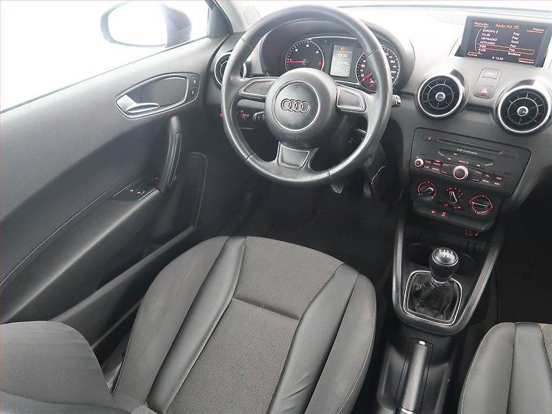 Audi A1 (2011) 1.6 TDI, Serv.kniha, Tempomat - fotka 7 z 17