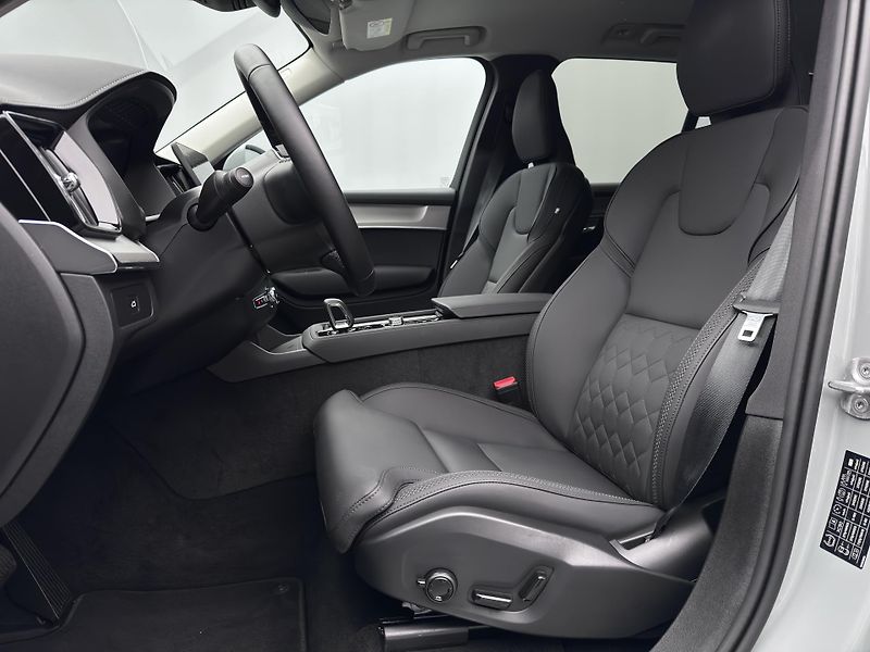 Volvo XC90 B5 AWD CORE CZ 1.maj - fotka 4 z 46