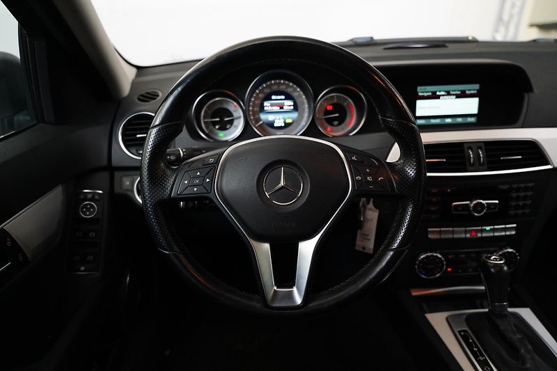 Mercedes-Benz Třídy C - fotka 18 z 27