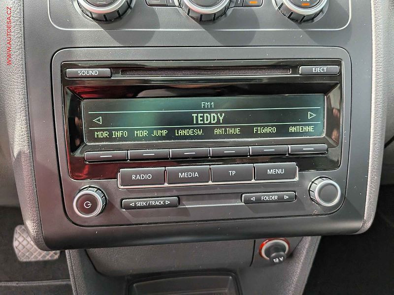 Volkswagen Touran (2013) 2.0TDi, 1.maj, Panorama, AC - fotka 11 z 16