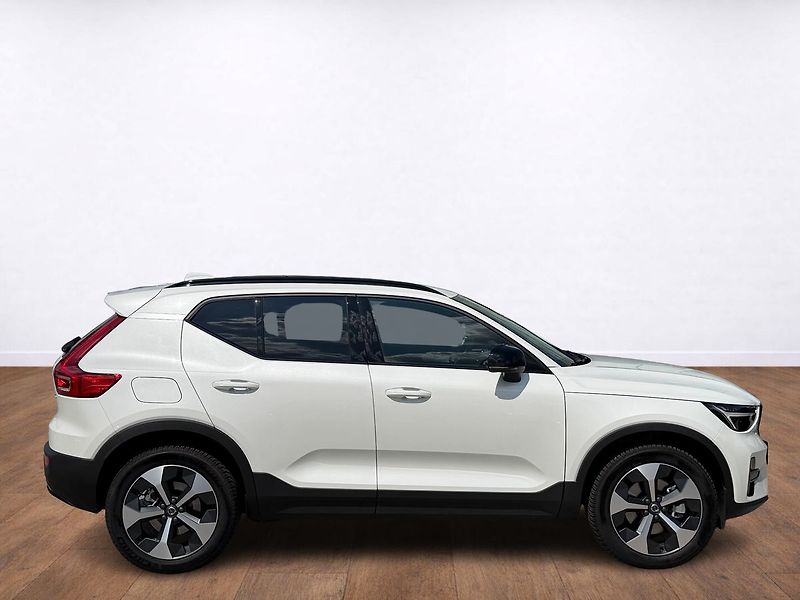 Volvo XC40 (2026) B3 FWD PLUS DARK,HARMAN KARDON - fotka 6 z 19