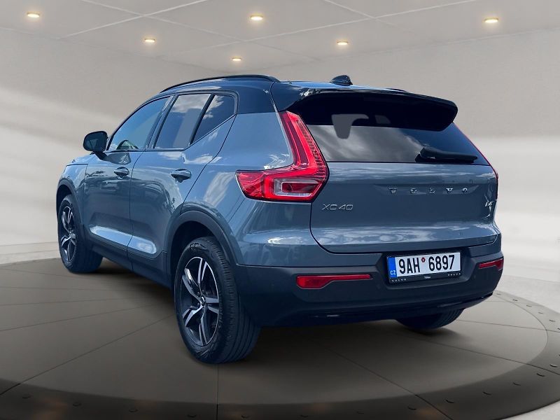 Volvo XC40 (2022) R-DESIGN B4 145kW AWD TAŽNÉ CZ - fotka 4 z 11
