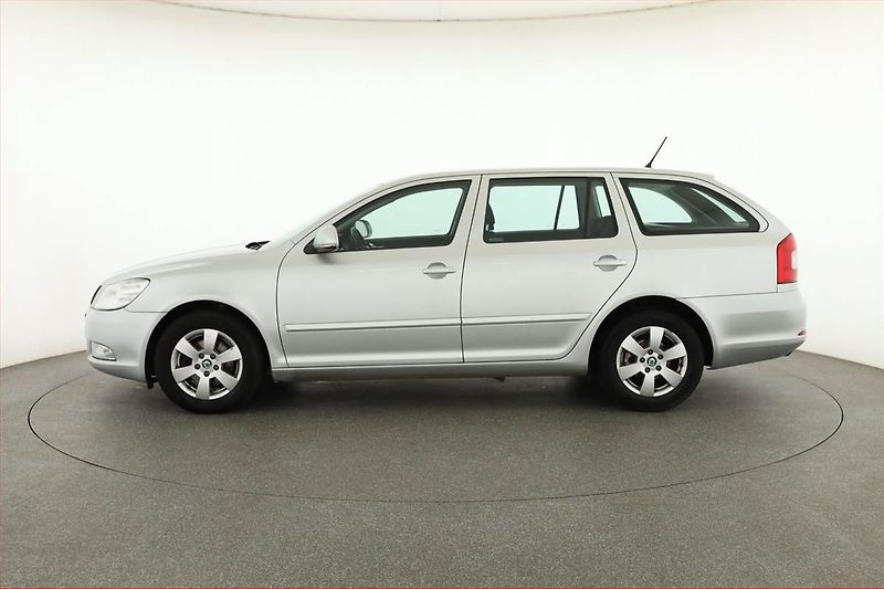 Škoda Octavia (2012) Ambition 1.6 TDI, Tempomat - fotka 3 z 13