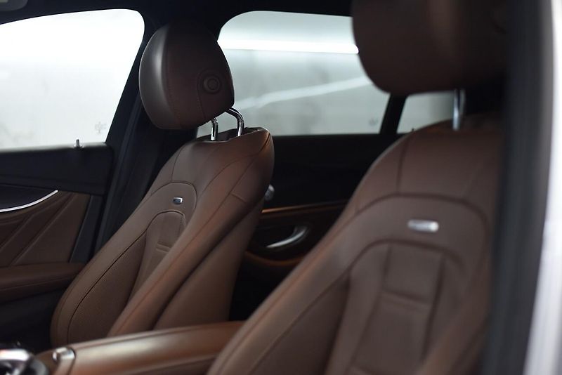 Mercedes-Benz Třídy E E53 AMG - fotka 14 z 22