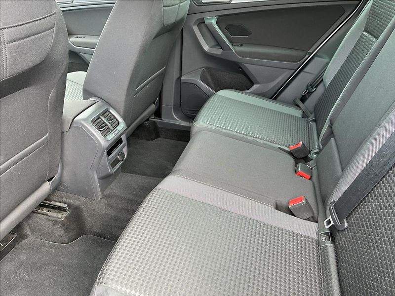 Volkswagen Tiguan 2,0 TAŽNÉ,KAMERA,HEAD-UP - fotka 26 z 31