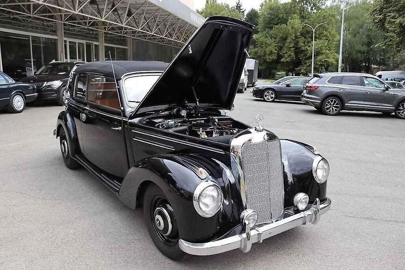 Mercedes-Benz W187 220B Cabrio na portálu TipCars.