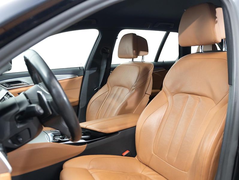 BMW Řada 5 530d xDrive Touring - fotka 18 z 22