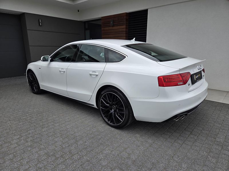 Audi A5 2,0 TDi Sportback - fotka 2 z 40