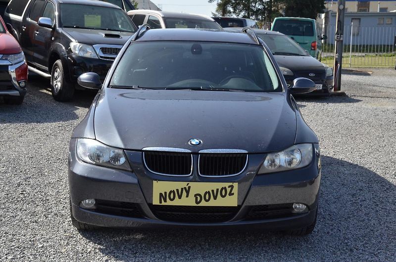 BMW Řada 3 (2007) 320d Touring 110kW / TAŽNÉ - fotka 2 z 30