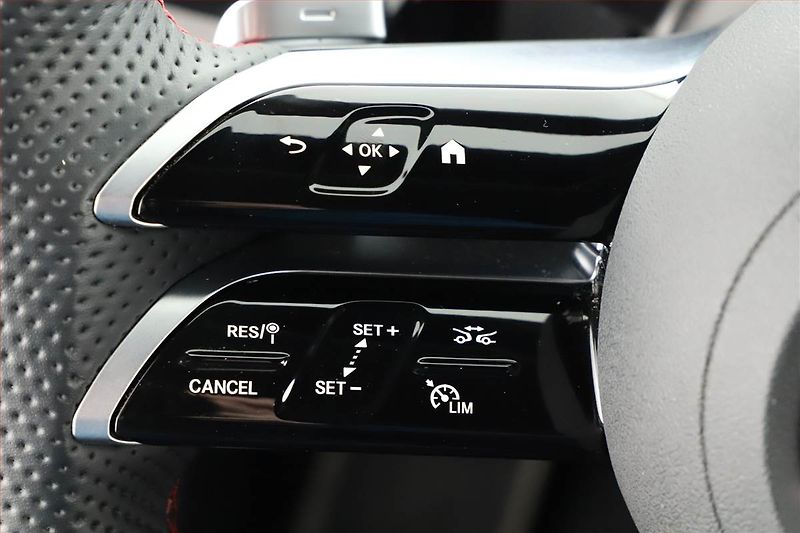Mercedes-Benz CLA (2025) 200, AMG Line, Matrix, Kamera - fotka 22 z 27