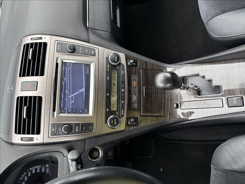 Toyota Avensis 1,8 VVT- i 108 KW AUTOMAT CZ - fotka 13 z 23
