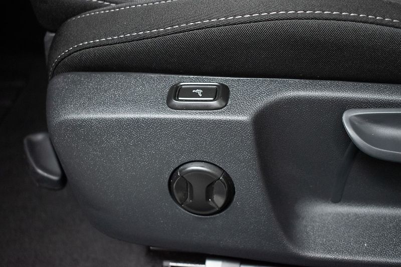Škoda Octavia 2.0 TDI DSG*MASÁŽE*ACC*DPH* - fotka 16 z 38