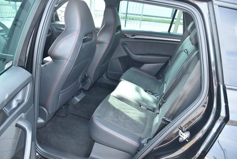 Škoda Kodiaq (2023) RS 2.0 TSI 180 kW 4x4 DSG - fotka 26 z 33