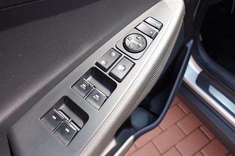 Hyundai Tucson 1,6GDi 130kW A/T 4x4 N-Line, P - fotka 9 z 35