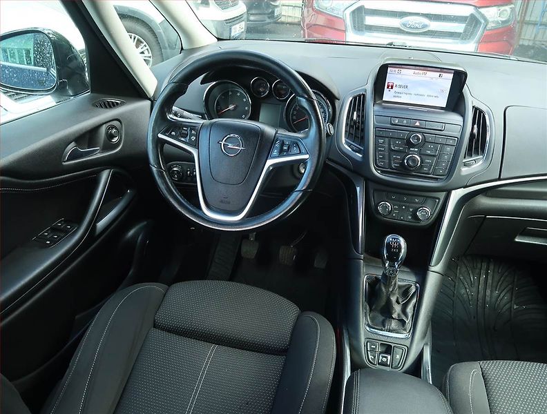 Opel Zafira (2013) 2.0 CDTI, Navi, Tempomat - fotka 7 z 15