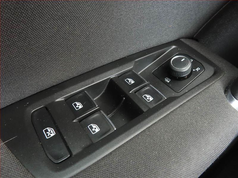 Volkswagen Touran (2018) Comfortline 2.0 TDI, ČR,1.maj - fotka 15 z 15