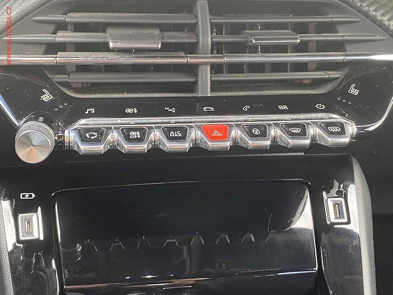 Peugeot 2008 (2020) 1.2 PT, GT, AT, LED - fotka 15 z 18