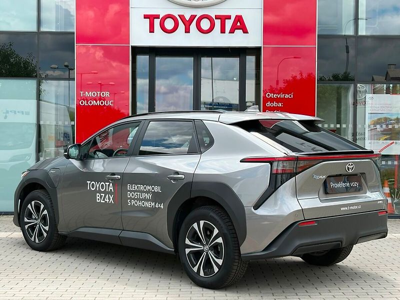 Toyota bZ4X Prestige - fotka 2 z 20