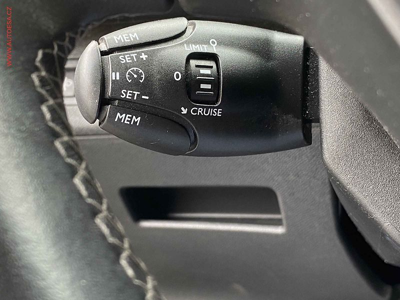 Peugeot 5008 (2018) 1.2 PT, Crossway - fotka 13 z 19