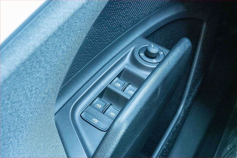 Škoda Enyaq (2023) iV 60 (62 kWh), SoH 92% - fotka 15 z 21