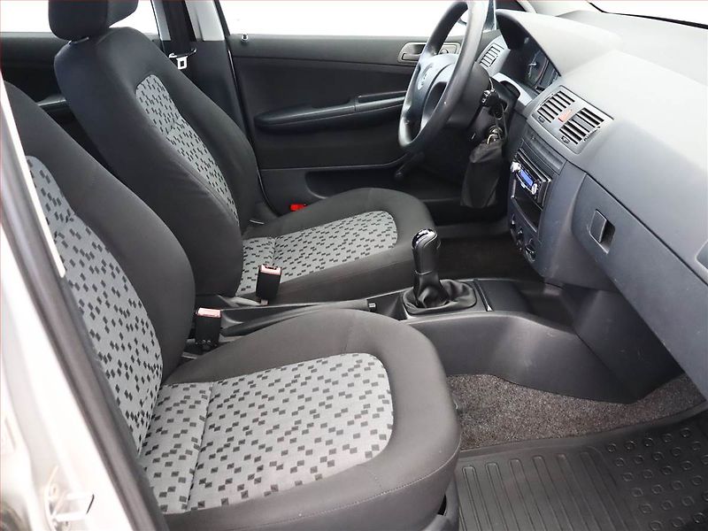 Škoda Fabia (2004) 1.2 12V, nová STK, Tažné - fotka 7 z 12