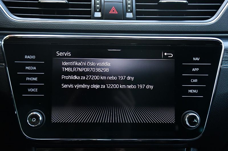 Škoda Superb 2.0TDi 147kW STYLE  NTOP TAŽNÉ - fotka 32 z 45