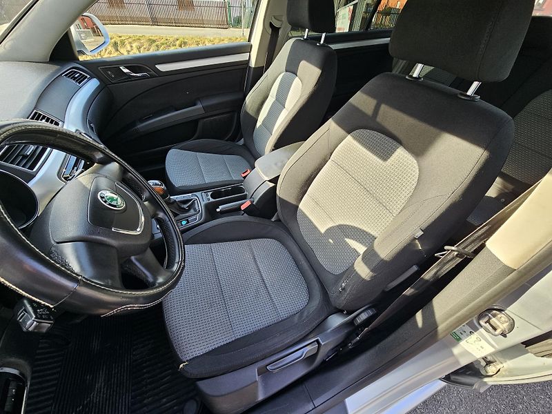 Škoda Superb (2011) 2.0TDI - fotka 9 z 19