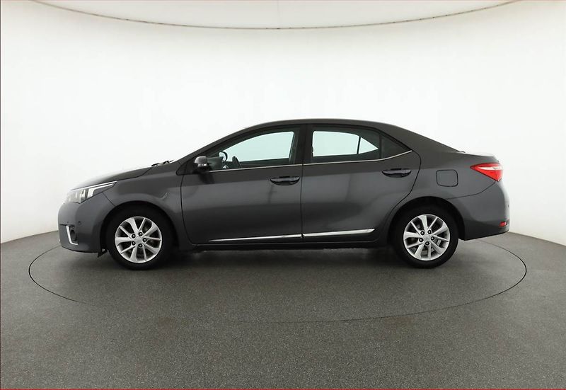 Toyota Corolla (2013) 1.4 D-4D, Park. senzory - fotka 3 z 17