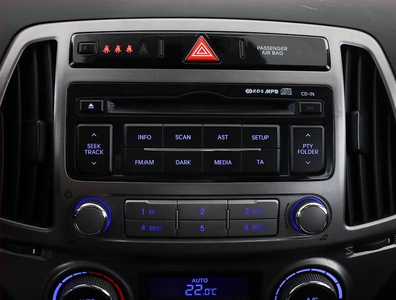 Hyundai i20 (2012) 1.2, Serv.kniha, Tempomat - fotka 13 z 17