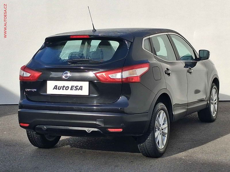 Nissan Qashqai (2015) 1.2TCe, Acenta, navi, kamera - fotka 4 z 18