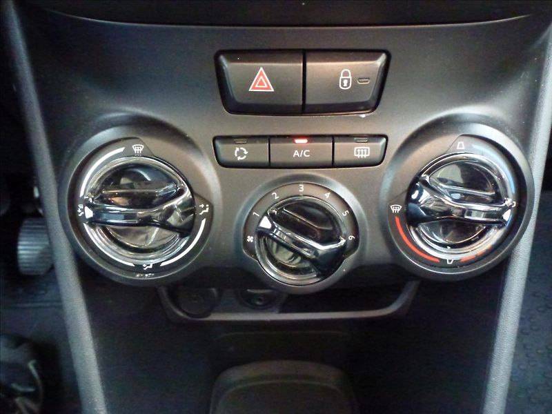 Peugeot 208 1,4 VTi Access 95k MAN5  Lucif - fotka 33 z 44